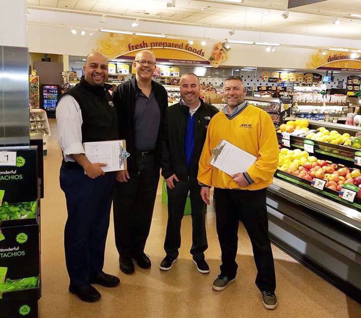 ufcwlocal152's tweet photo. #STRONGERTOGETHER Over the past few weeks, #UFCWLocal152 has been assisting other #UFCW locals in their efforts to get a fair contract for 30,000 members of #StopandShop.

We stand in solidarity with our brothers and sisters in NE. Keep fighting, Locals 328, 371, 919, 1445 &amp;1459! https://t.co/DfDdMBqWNY