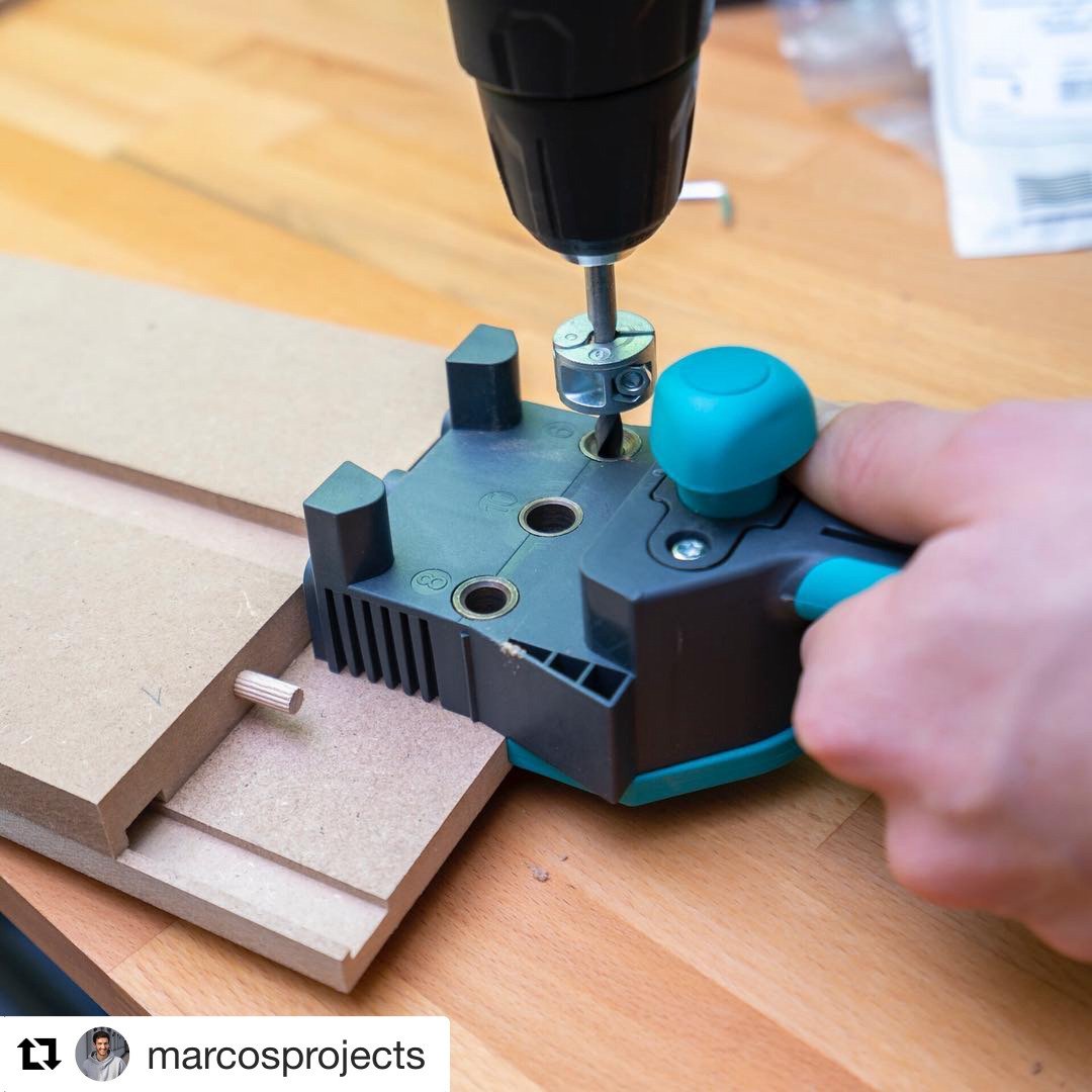 wolfcraftFrance's tweet photo. Ce gabarit de chevillage est l'idéal pour un assemblage précis par tourillons. Approuvé par @marcosprojects ! 😜
👉 Référence 4640000 👈
#assemblage #guide #gabarit #tourillons #chevillage #meuble #furniture #perçage #DIY #decoration #deco #SurMesure #FaireSoiMeme #wolfcraft https://t.co/01TL0RQ5Ih