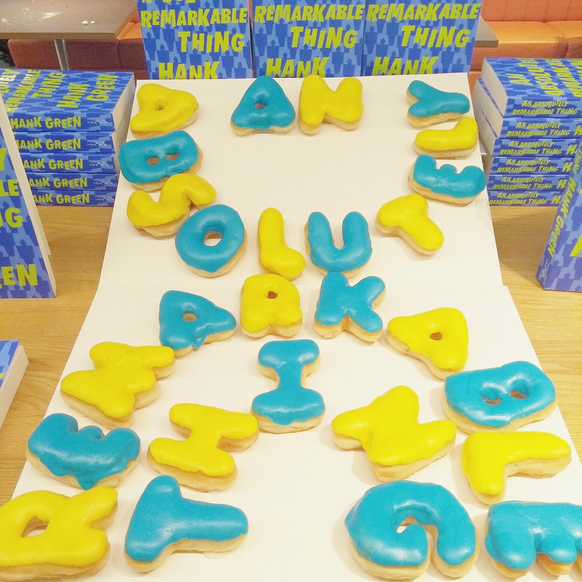 zarinatweets's tweet photo. Also, these doughnuts for @hankgreen's #AbsolutelyRemarkableThing are a thing of beauty 💛💙 #GollanczPreview2019 https://t.co/puXlKlaKwc
