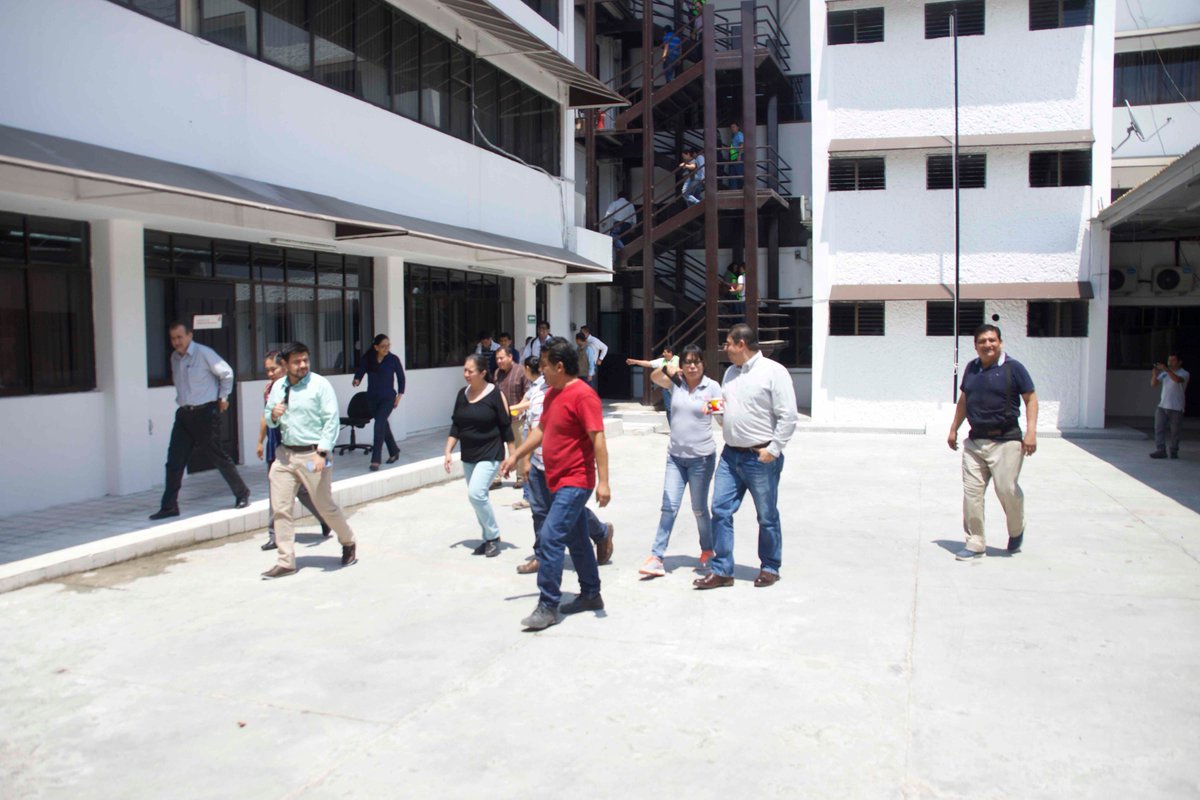 IEPCChiapas's tweet photo. Como parte de las acciones preventivas en materia de protección civil, personal del @IEPCChiapas participa en el "Simulacro Estatal de Sismo", con hipótesis de magnitud 8.2. #SimulacroChiapas #Prevención #NoCorrer #NoEmpujar #NoGritar https://t.co/w8IOE8lmK3