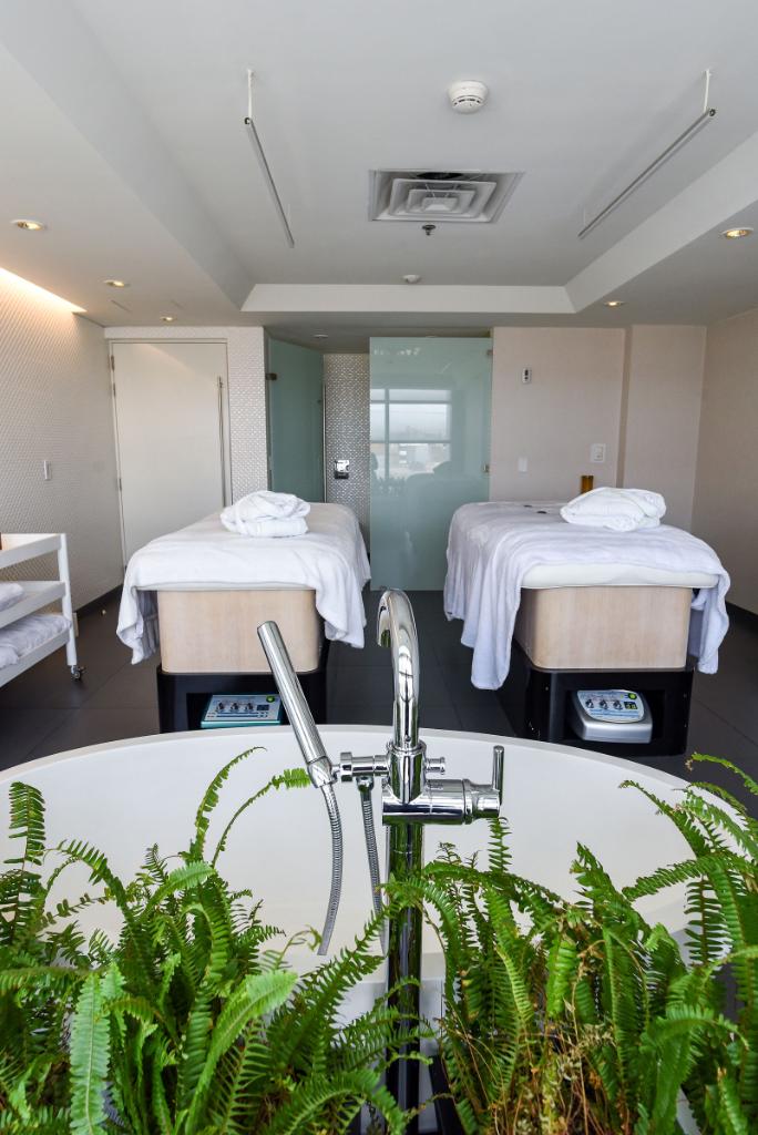 #WELLNESSWEDNESDAY
        Masaje de 90 minutos por el precio de 60 minutos