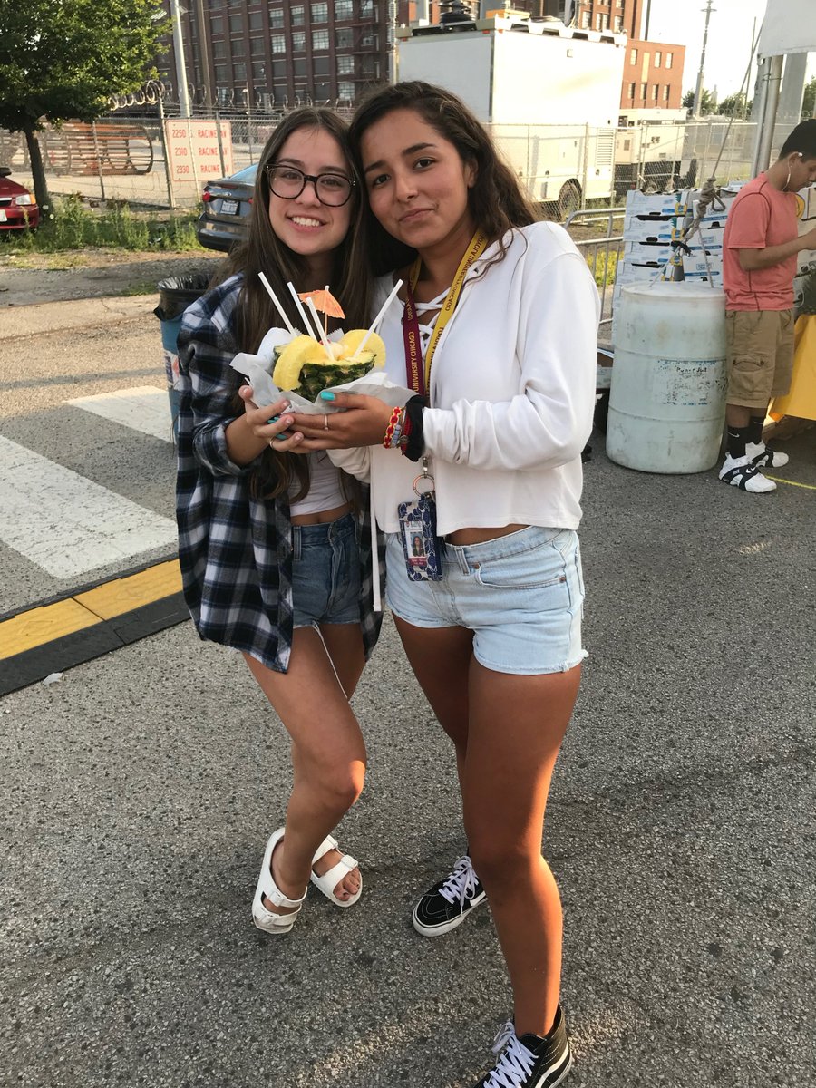 LUCSumScholars's tweet photo. After a long day of being inside a classroom, our students get to enjoy the festivities of Chicago and the beauty of making memories with their fellow friends! https://t.co/4mWNZwHVgg