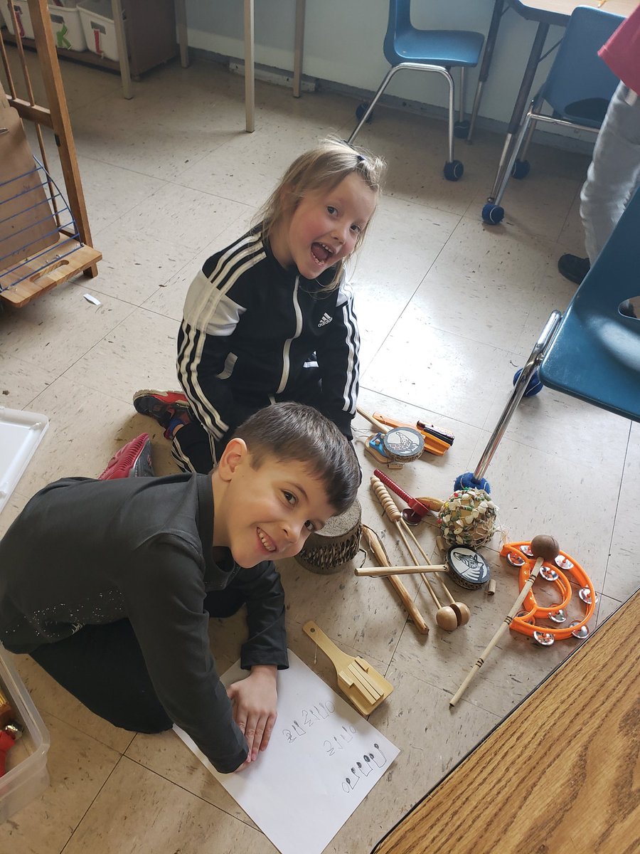 mrskingma's tweet photo. A 15 minute #learningplay had my #grade1 's writing newspapers, measuring creations, skip counting by 2's, composing their own music, and so much more! #lovemyjob @GEDSB @GEDSB_Bulldogs https://t.co/q26wqbtvPB