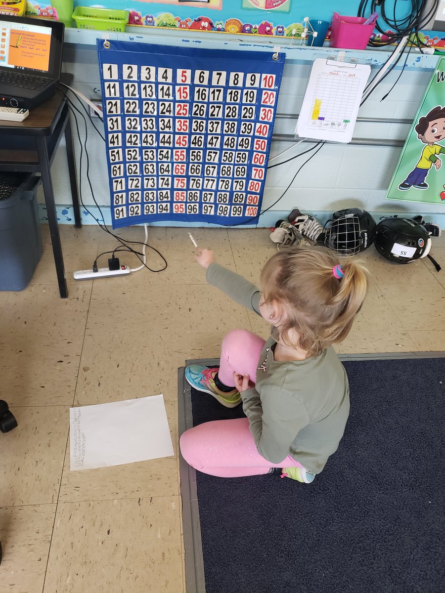 mrskingma's tweet photo. A 15 minute #learningplay had my #grade1 's writing newspapers, measuring creations, skip counting by 2's, composing their own music, and so much more! #lovemyjob @GEDSB @GEDSB_Bulldogs https://t.co/q26wqbtvPB