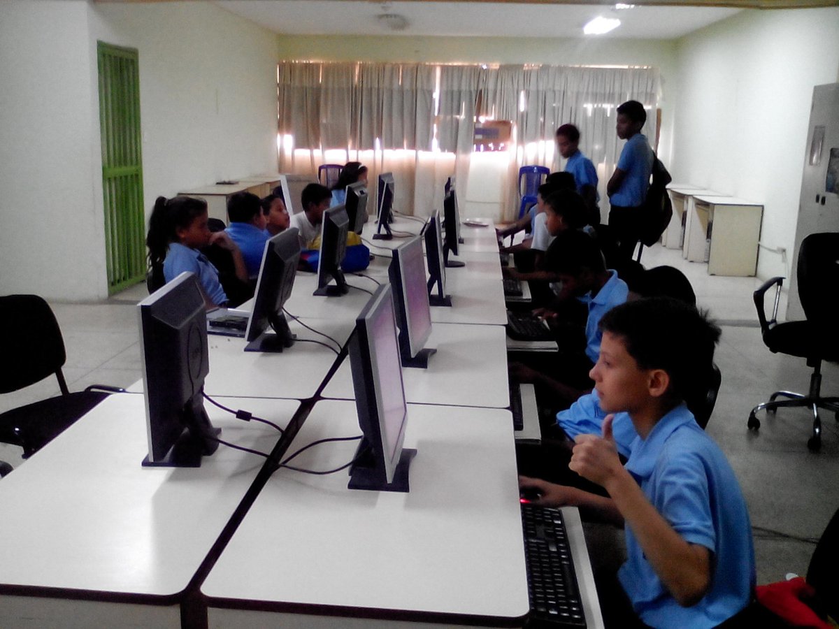 cbit_LN_Cajigal's tweet photo. Grupo creación participación Recreación de Informática CBIT LN Cajigal Introducción HTML creación de páginas web @Merceangelac @MPPEDUCACION @SalaAnzoategui @vane_prieto @fbitanzoategui @CARCSocial @lgarcia969 @LiceoCajigal https://t.co/6fYo1bwiIT