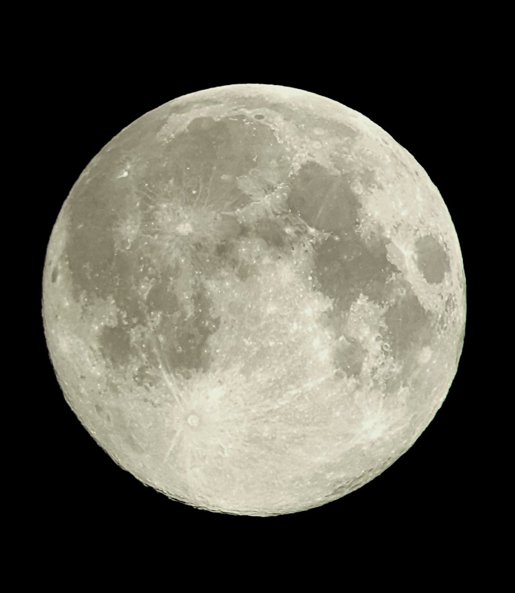 LeoAstronomada's tweet photo. El #equinocio de #primavera nos regala una noche luminosa por la luz de la #LunaLlena 😍 Captura #afocal con #bt80 https://t.co/VDtyzHN3tK