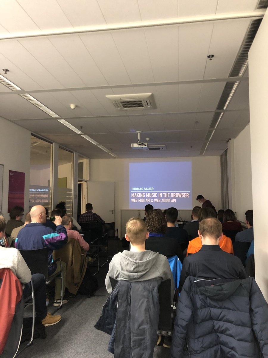 sophie_ogando's tweet image. @_tsauer talking about making music in the browser #stuttgartjs #insidebrandwatch