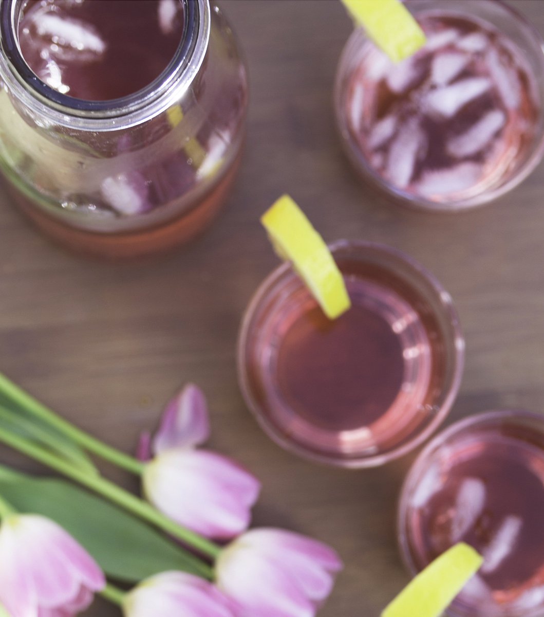 Happy first day of Spring, friends! Anyone else celebrating with a cup of iced tea today? 
.

Our Purple Rain (pictured here) is especially delicious iced, have you tried it? 💐