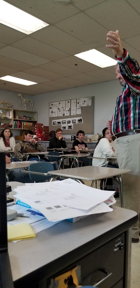 EBrownSHHS's tweet photo. Thank you @utextension for presenting to my Animal Science classes today on agriculture careers! #GrowMaury #SHHSFFA https://t.co/CXGDYwiila