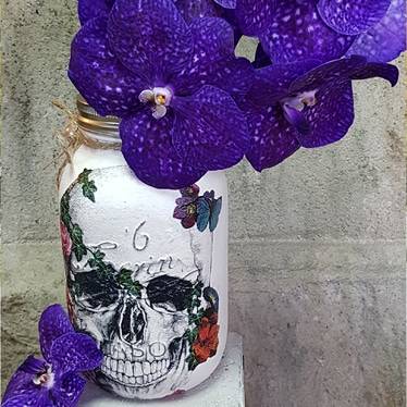 Sculduggery Vanda

£45.00

We have teamed up with a local Decoupage Artist who has produced the jars which are 8cm high and waterproof. They are individually made and we have added the Vanda Orchid to create a wonderful, slightly whacky gift.

#flowersreigate #willowsreigate