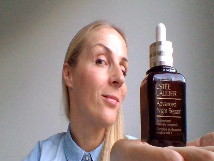 MarryLen3's tweet photo. #EsteeLauderNightRepair#serum#sampelo#productom te hebben https://t.co/apAsPRpN7G