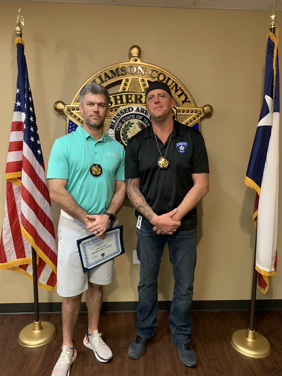 dustinrhodes's tweet photo. 2 texas boys in #Wilco? Ya damn right!! @crosbykicks2 @SheriffChody #CrosbyAndRhodes #HonoraryDeputies #WilliamsonCountyTx https://t.co/CNgv4cVeq7
