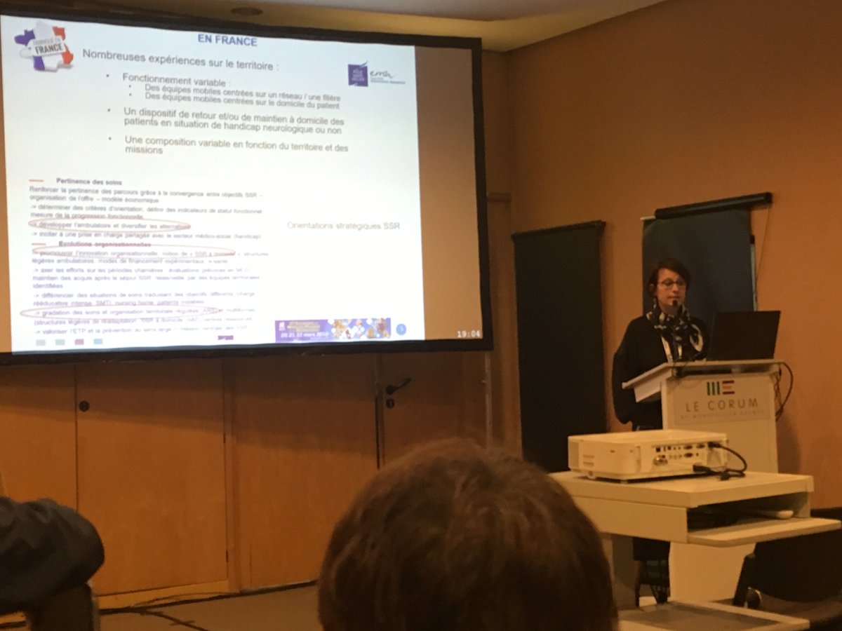 HelierPole's tweet photo. Présentation par le Dr Durufle aux entretiens #MPR de Montpellier sur les #equipesMobiles en s'appuyant sur l'expérience de l'équipe Mobile de réadaptation et réinsertion du @HelierPole
#EM2R https://t.co/ZV8eTwRbsx
