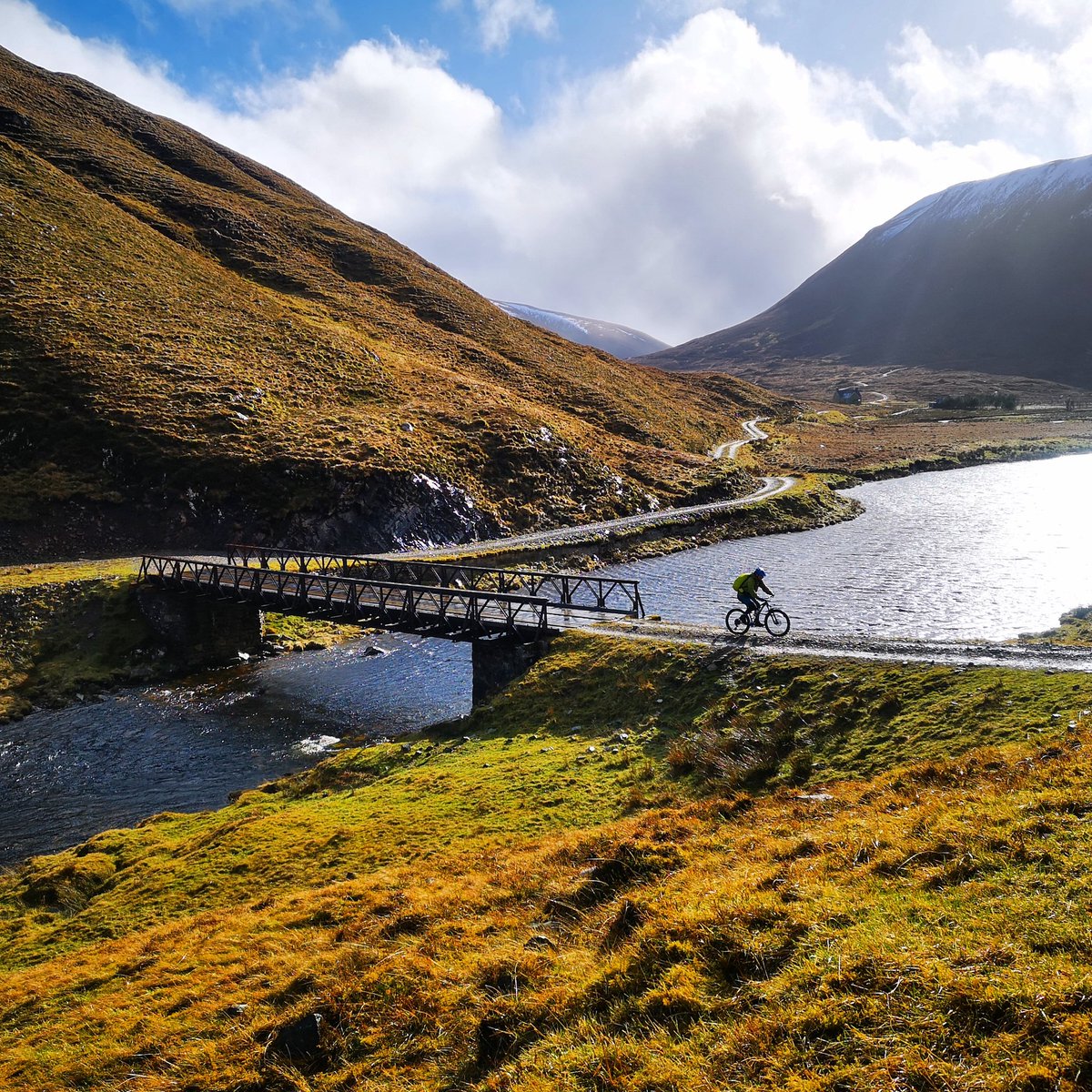 HighlandAdv_G's tweet photo. Is it summer yet? This photo from last week's adventure suggest it's on its way. Battling wind, rain, testing kit to failure point and the Scottish sunshine was so so so so so good 🌞🍃🚴‍♀️🚴‍♂️👍 https://t.co/HVKSsL2y1M