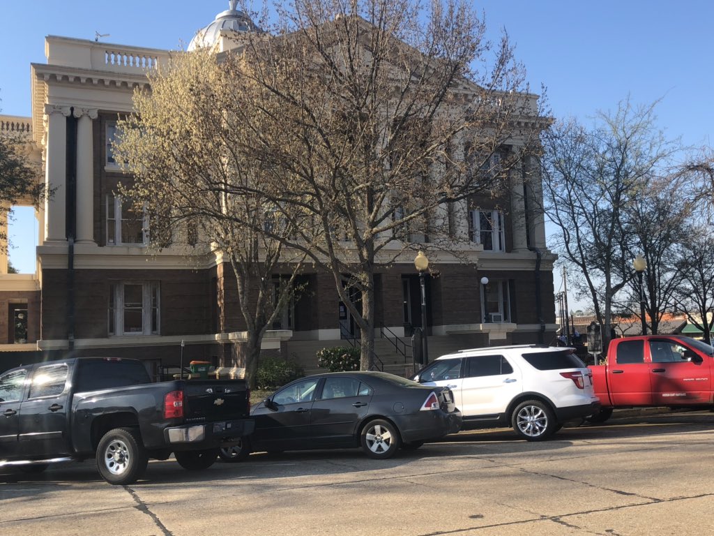 Brionna_Rivers's tweet photo. In Anderson County today, where the sentencing hearing for Le George Gray is scheduled for 10am. #7OnScene https://t.co/8Elb7Ir0om