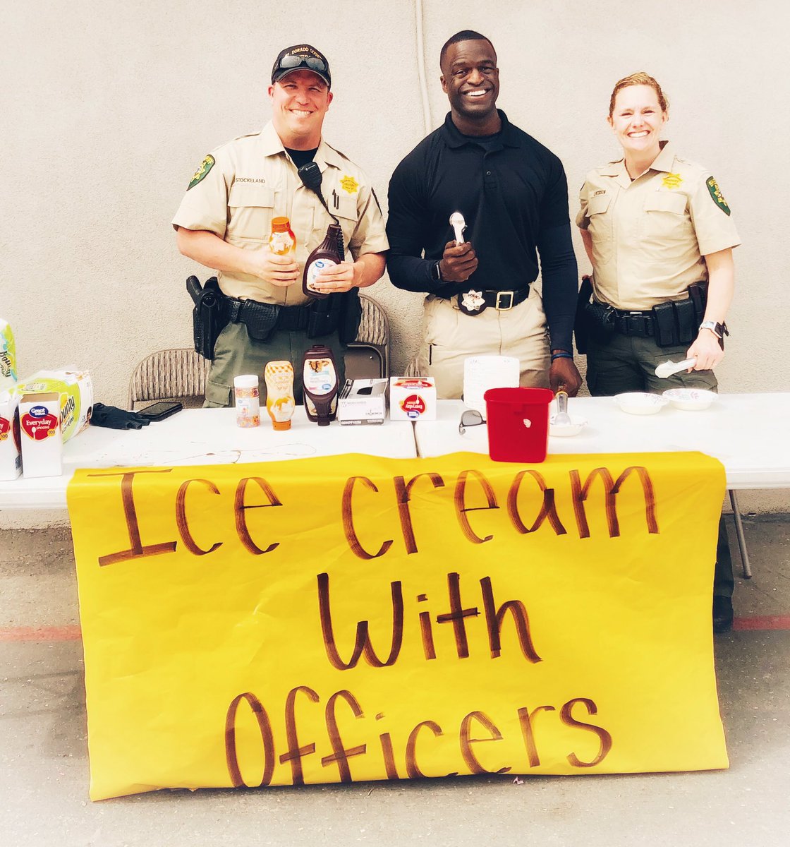 Dep1784's tweet photo. Yesterday #EDSO School Resource Officers partnered with the Shingle Springs Band of Miwok Indians and their Tribal Police to bring Ice Cream with Officers to Herbert C. Green Middle Schoolers.  #schoolresourceofficers #buildingbridges #communitypartnerships #breakingdownbarriers https://t.co/5CHXSZH99n
