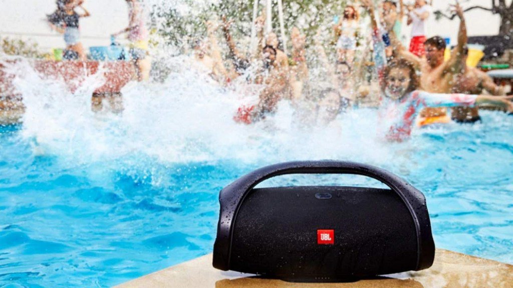techraman's tweet image. Holi 2019: These Splash Proof Speakers are what you need techraman.com/holi-2019-thes…