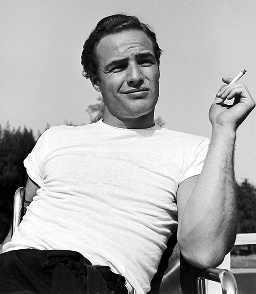blanksfactory's tweet photo. Can we just take a moment to appreciate young #marlonbrando ? #whitetshirt https://t.co/KhTrI1mZSw