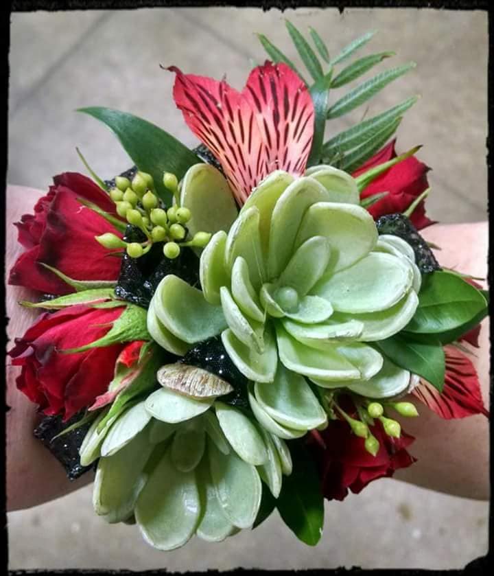 GardenFlorists's tweet photo. Incorporate succulents into your corsage for prom! Come to @GardenFlorists to create your custom look and make a big impression this season. #Prom #Corsage #Succulents #MansfieldOhio #PromSeason #PromFlowers https://t.co/7wsNZcJo5X