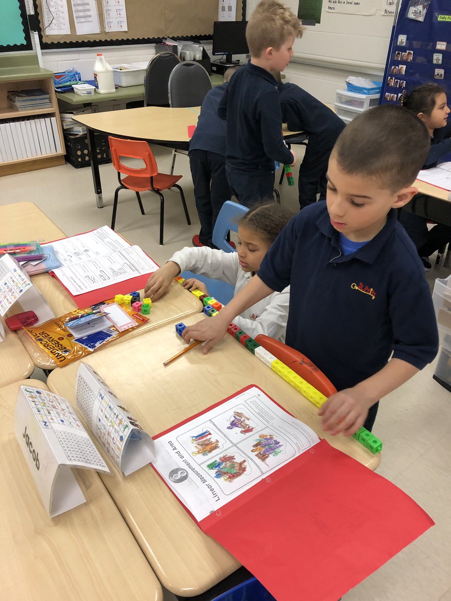 Miss_HAnderson's tweet photo. We are learning about Measurement in math! The grade ones got pretty creative while using their non-standard units of measurement π #snapcubes #whatelsecanwemeasure? @stpetersmilton https://t.co/6Vx9ia8Pf8