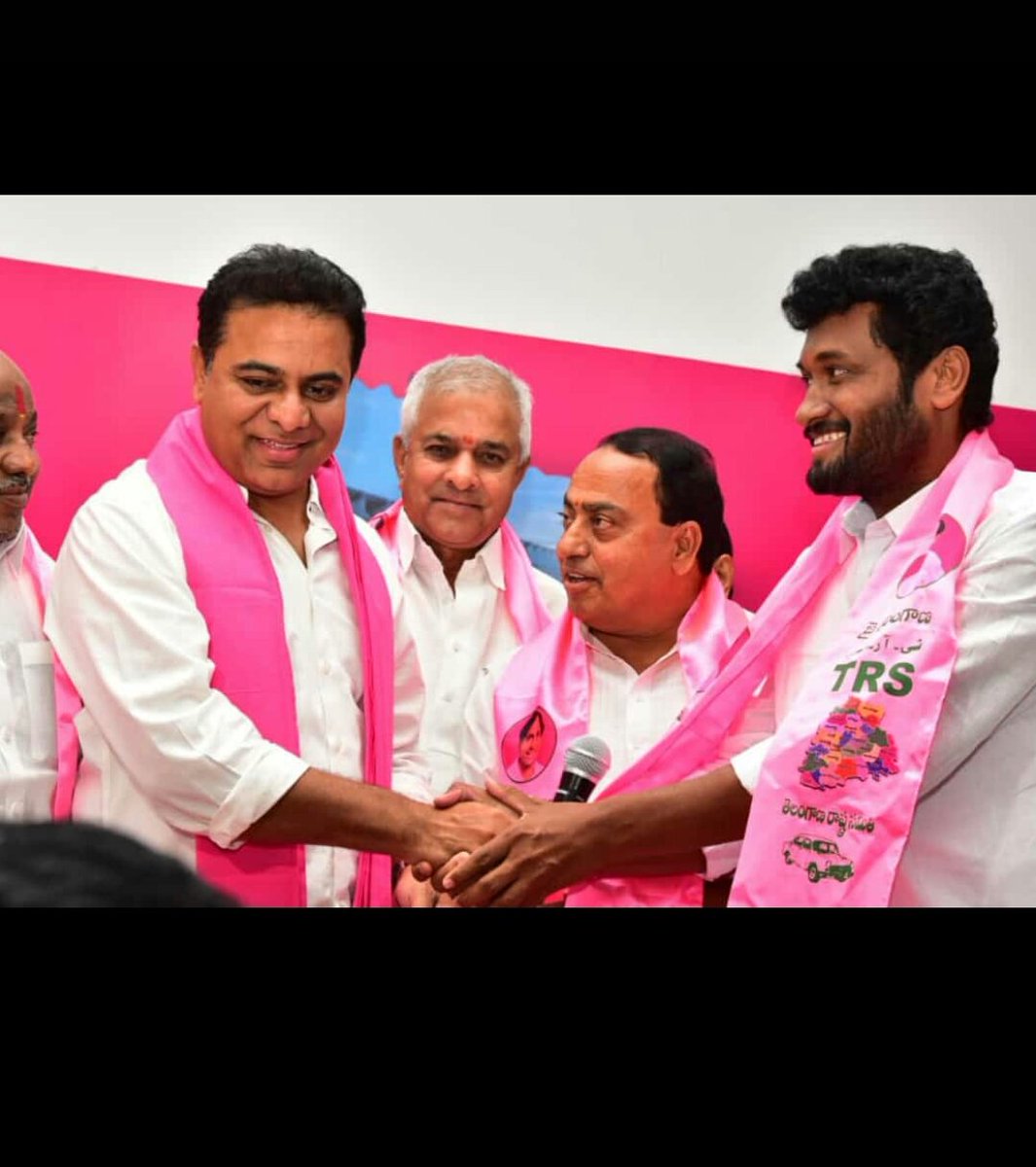 r11hhul's tweet photo. With ktr sir( legend of Telangana)
Jai Telangana...Jai kcr sir 
@KTRTRS https://t.co/H5Gy9swvdM