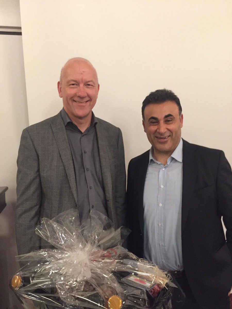 PeterSimoni's tweet photo. Afslutning på en god aften med #naserkhaderdk 
#dkpol #vejen #konservative #civejen https://t.co/yEL691HVU2