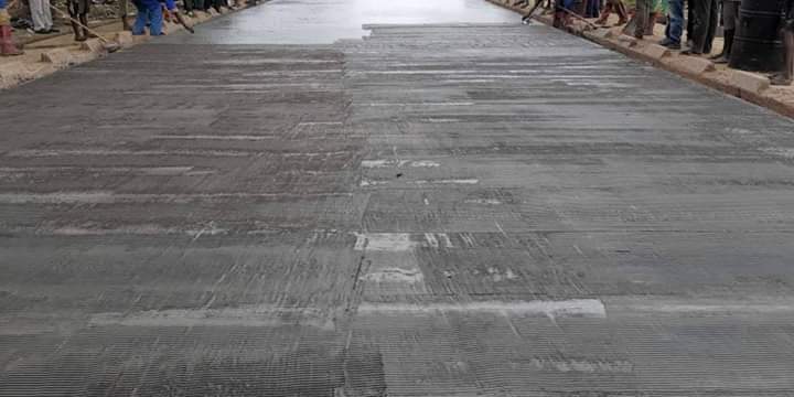 PathyKNk's tweet photo. Début des travaux de bétonnage de l'avenue Université à Kinshasa. https://t.co/SQ12V6CbIu
