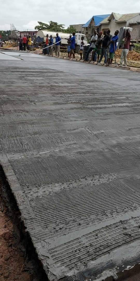 PathyKNk's tweet photo. Début des travaux de bétonnage de l'avenue Université à Kinshasa. https://t.co/SQ12V6CbIu