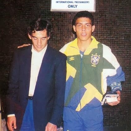 Camisolan10's tweet photo. Dois fenómenos 🙌 

#ronaldo #ronaldonazariodelima #ronaldofenomeno #ronaldonazario #ayrtonsenna #senna #brasil #lendas #lendasdobrasil #formula1 #f1 #legends #sportslegends #camisola10 https://t.co/k0Pnx8LJav