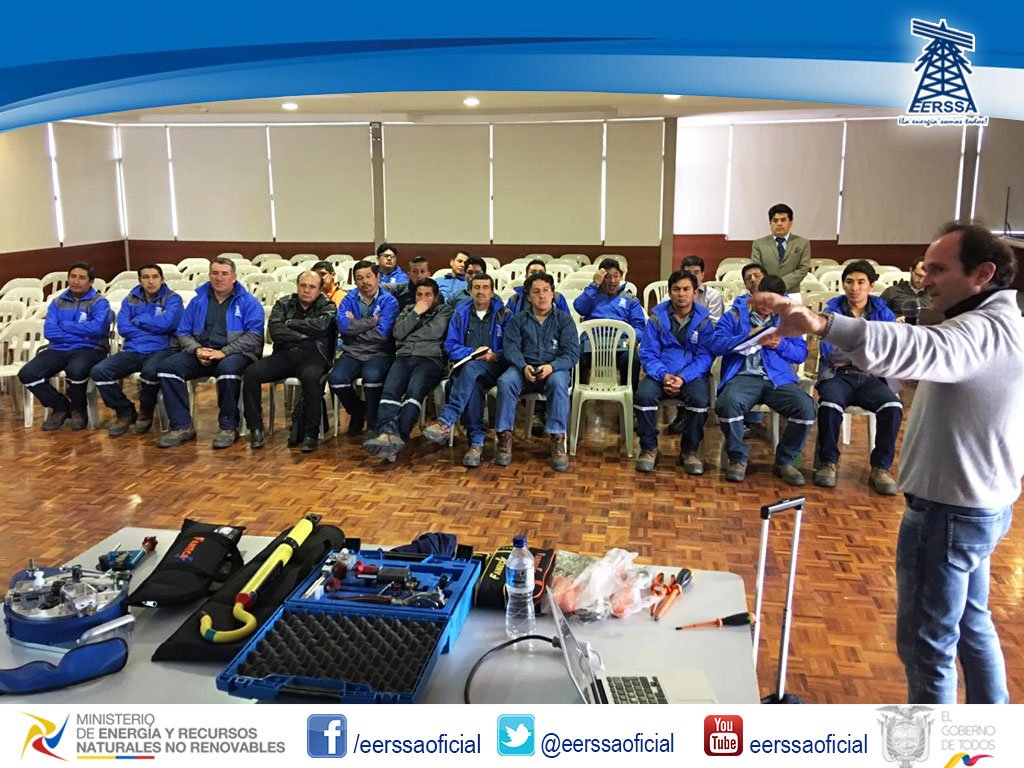 eerssaoficial's tweet photo. [👨‍💻Capacitación #EERSSA⚡️]

Grupos de trabajo de Alumbrado Público, Operación y Mantenimiento, Línea Energizada y de Soterramiento participan de Charla Técnica brindada por personal francés de #Elecsum en cuanto a herramientas. #EnergíaSustentable @RecNaturalesEC @CarlosPerez_MH https://t.co/tnPyaXVnYG
