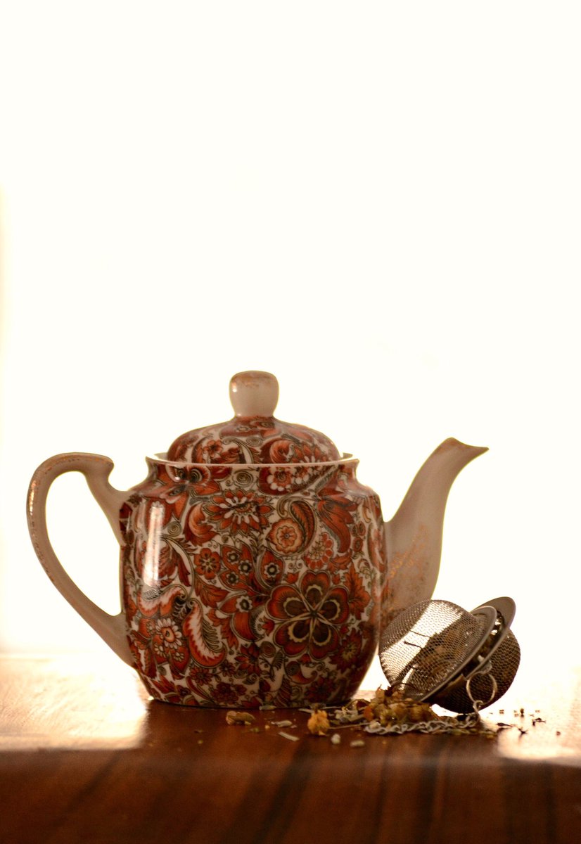 NorthShoreTeaCo's tweet photo. Tea is an all-day drink, but we think that first #cuppa is just so illuminating. 

#nstc #northshore #strongisland #tea #loosetea #teatime #plantbased #findyourblessing #selah #chamomile #chamomiletea 

https://t.co/NYcKAE9niq https://t.co/QL71vHpvGm