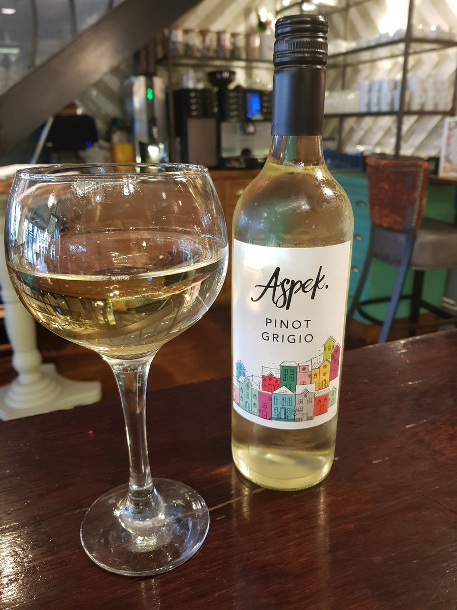 Wednesday means it's Wine Down Wednesday, £12 a bottle on selected red, white and rose wines! #yesplease #winetime #slugandlettuce #winning