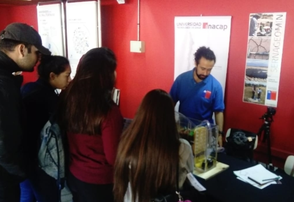 sernageomincl's tweet photo. DÍA MUNDIAL DEL AGUA! @Sernageomin participa en la feria #SinDejarANadieAtrás, organizada por @inacapssur y @CONAPHI_Chile. El Servicio presenta una maqueta experimental que muestra el comportamiento de acuíferos y el transporte de contaminantes a través de las aguas subterráneas https://t.co/1JjWfCYjKQ