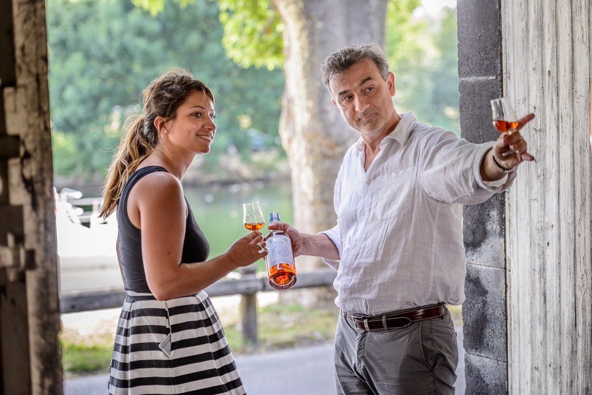 Tessendier's tweet photo. #Spring is in the air! The best way to welcome longer days and warmer temperatures is with a glass of #SaisonRum. Neat or mixed, it’s the perfect way to celebrate the arrival of this special season 🌿 https://t.co/oXlCUDXRRX