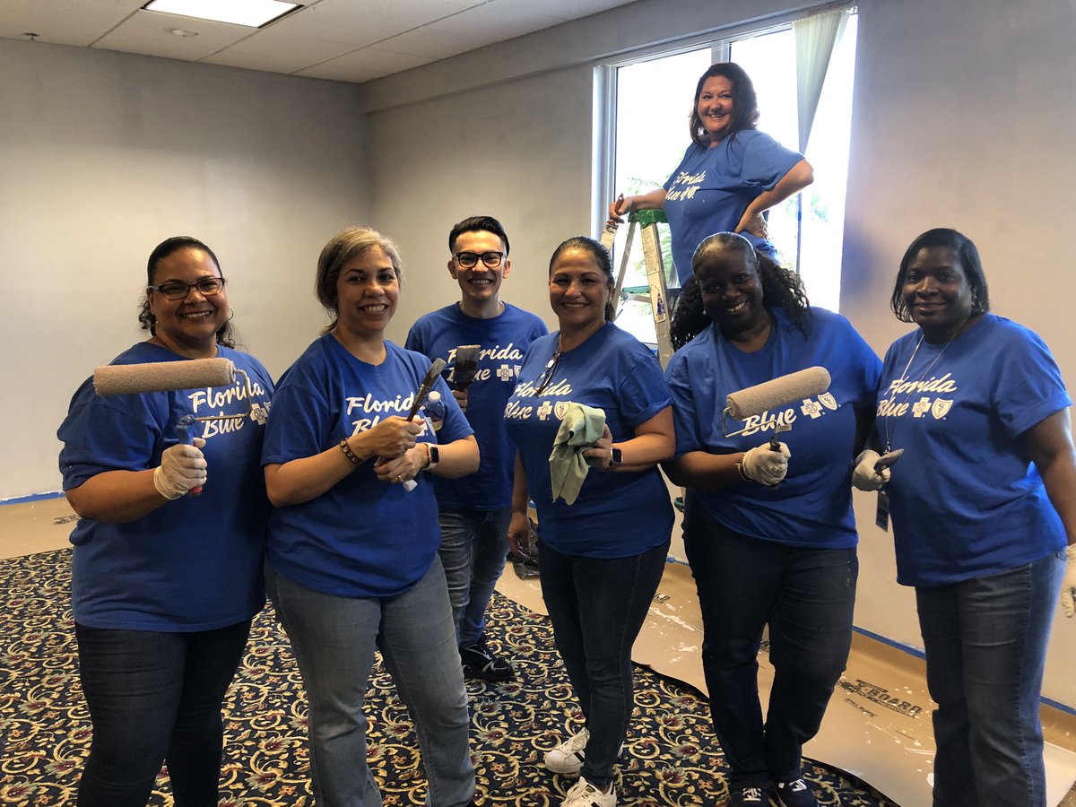 dgbartel's tweet photo. #BrushingUp on our painting skills at the @OLCDC. Building a #BetterMiami and @Opalocka_FL, the @FLBlue @UnitedWayMiami #DayOfCaring #volunteers are painting, gardening and cleaning to #BeTheDifference. #MyKindOfBlueFL https://t.co/bKno023c0g