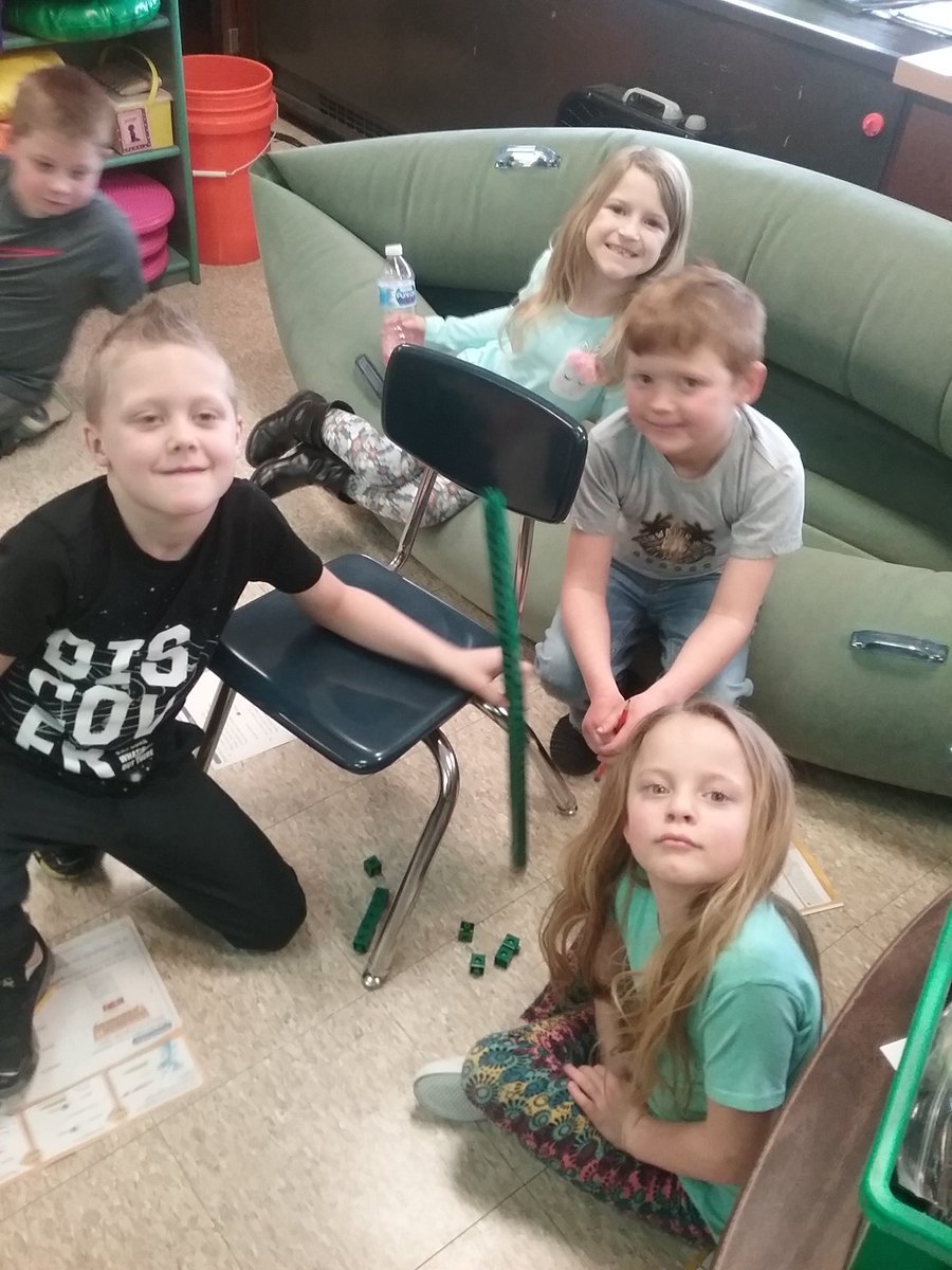 noll_glorecity's tweet photo. Measurement fun in Grade one! #handsonlearning @JudeBlack2 #coltclips https://t.co/YSdgM032sb