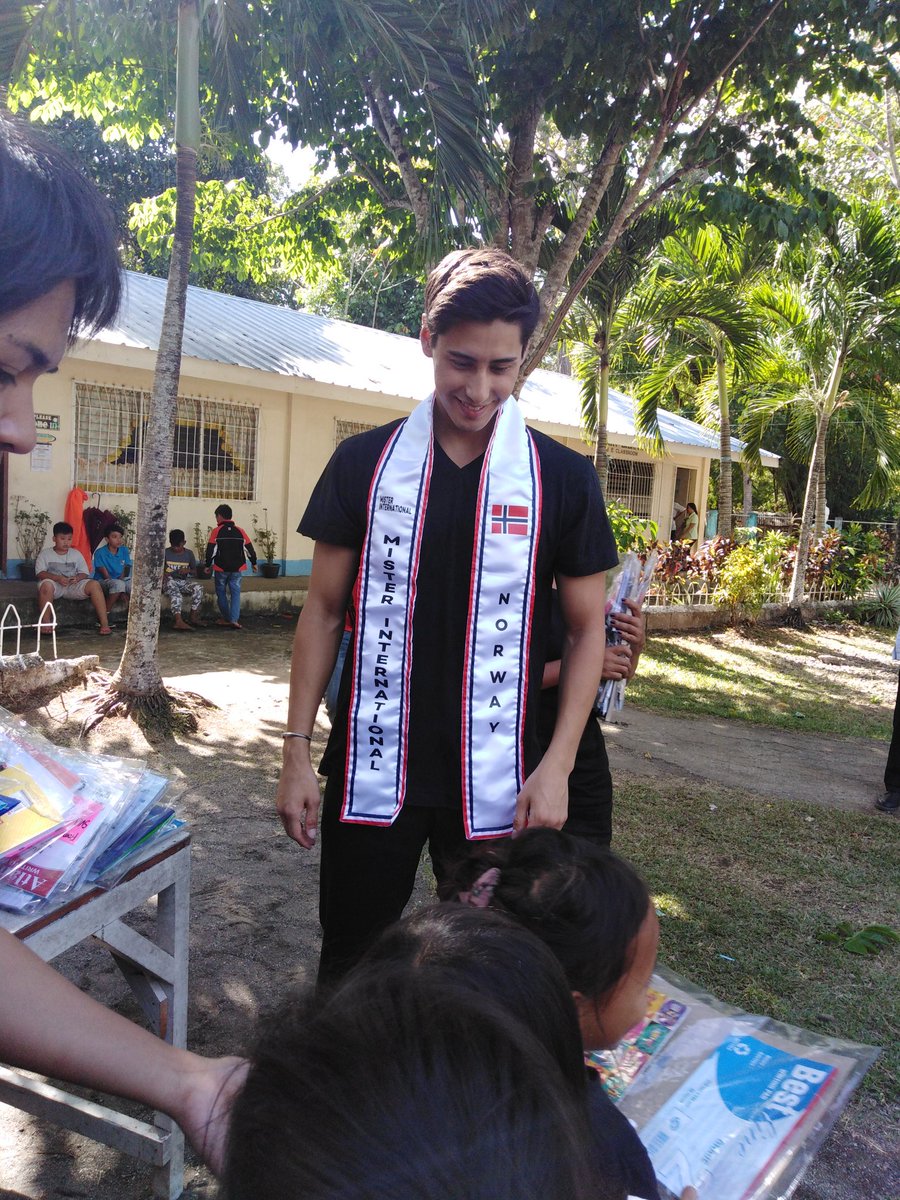 MathThenNo's tweet photo. College of Teacher Education with Mr. International Norway Matthias ❤️ at Dicayas Elementary School, Dicayas, Dipolog City. Later natong solo namo duha charks #OutreachProgram #SVCI https://t.co/xBCadNY8Xh