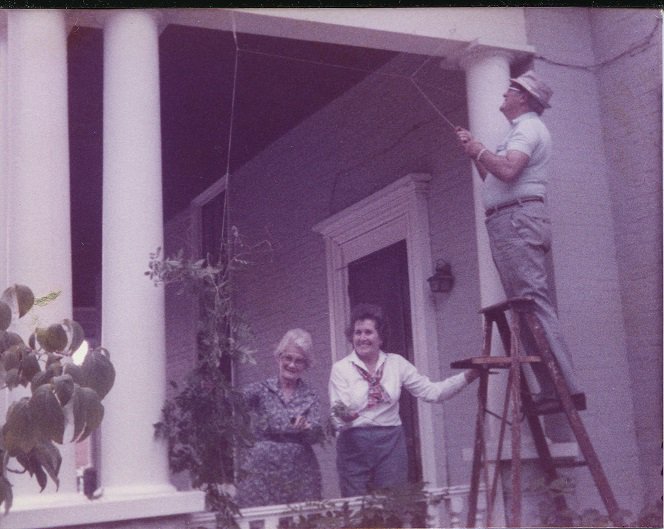 RuthCoArchives's tweet photo. Happy first day of Spring from the Rutherford County Archives! Today at 4:58PM Spring will have officially sprung! This 1984 photo comes from the Little Gardens Club Collection #Archives #Flowers #RutherfordCountyHistory #Gardens #SpringHasSprung #FirstDayOfSpring https://t.co/OmZW3B4fw4