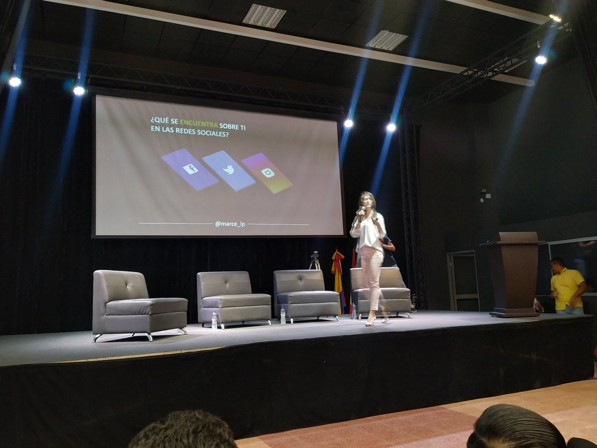 thonyrada's tweet photo. "El 86% de las empresas buscan a sus contactos profesionales en redes sociales", expresa @marce_lp en #EstrategiasDigitales de #CUCEmprende,  recordando la importancia de la marca personal. https://t.co/cXc2gQtH6Y