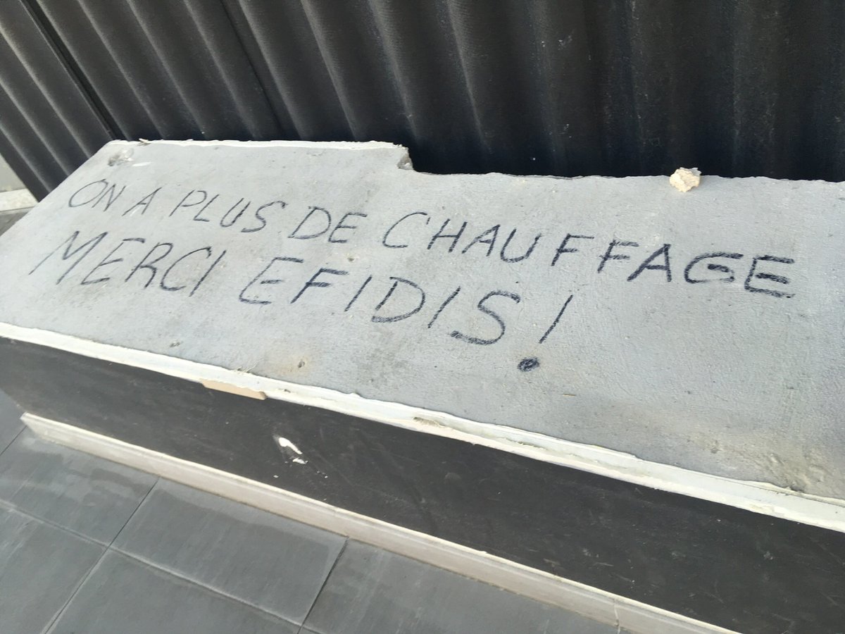zuteuse's tweet photo. Mercredi 20 mars 16h: Attente de l’intervention de #Engie pr enlever la boue: la cause de la disparition du chauffage + 1 mois ds les 2 immeubles de @CDC_Habitat: Toujours pas de chauffage - Fait ou pas fait? Zut! On s’adapte 🤧🤒❄️ #efidis @UnionHlm @HlmMonAmour @IanBrossat https://t.co/9U9qh14iwM
