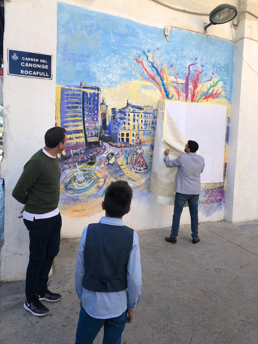 MyWigo_news's tweet photo. HOMENAJE A VALENCIA 🥘
La familia de @CirkuitPlanet ha aprovechado las recientes Fallas de Valencia para homenajear a la ciudad que con tanto cariño les acoge. Un precioso mural mirando al mar mediterráneo.
#Fallas2019 https://t.co/9inYaNyVf5