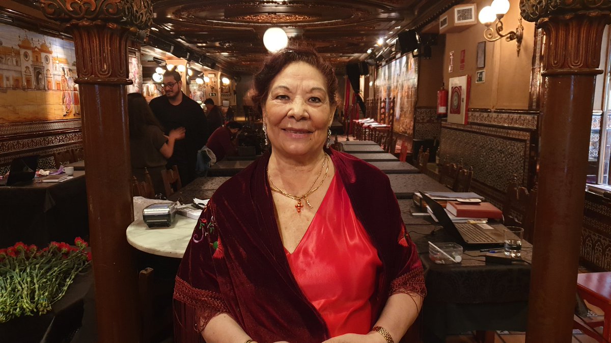 libroscom's tweet image. Carmen, protagonista de #clavelesrojos, ya está en @TablaoVillarosa. Estamos deseando que se arranque para presentar el proyecto que le dedica @Danydevargas. Un libro que cuenta su emocionante historia. Hazte mecenas ahora 👉 bit.ly/2uil36s