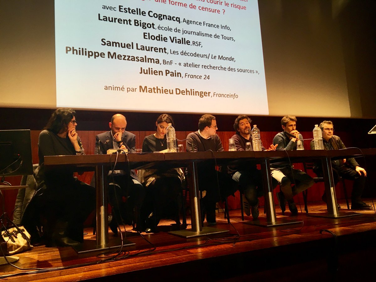 INA_RevueMedias's tweet photo. Table ronde : "Le fact-checking est-il la solution ?" 🗞️

.@estelle_cognacq au #ColloqueInfox : "A @franceinfo, on ne valide les infos que si elles sont sourcées et qu’elles proviennent d’une source pertinente sur le sujet en question." https://t.co/eCVILliZpz