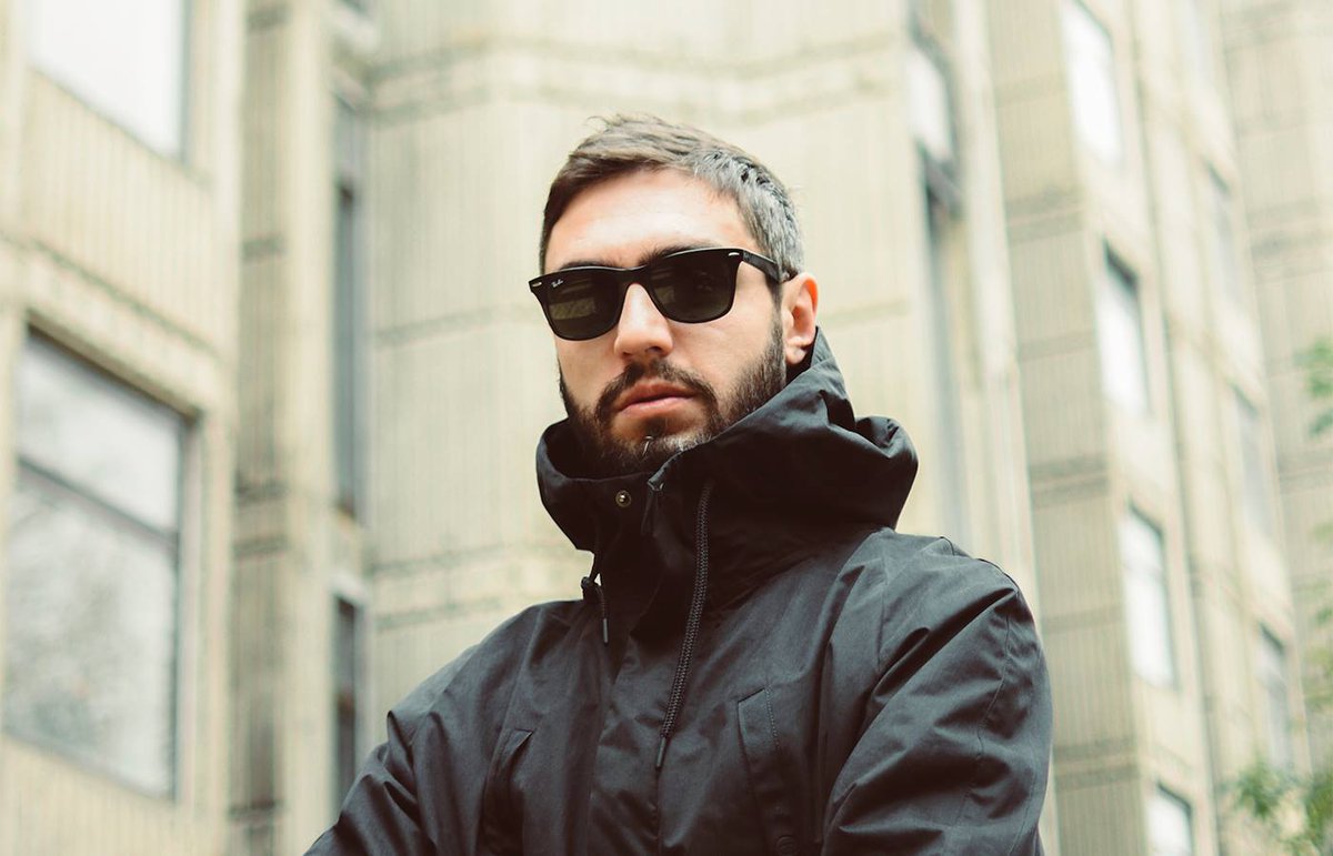 LD Pistolero ќе го промовира новиот албум „Далеку“ на 23 март во Баду Бар: „Многу работи се променија од ‘После мостот’ и сега се ‘Далеку’. Албумот е продукциски мастерпис, лирички прецизен, интересен, доста искрен и многу носталгичен.“ –целиот разговор на PopUp.mk