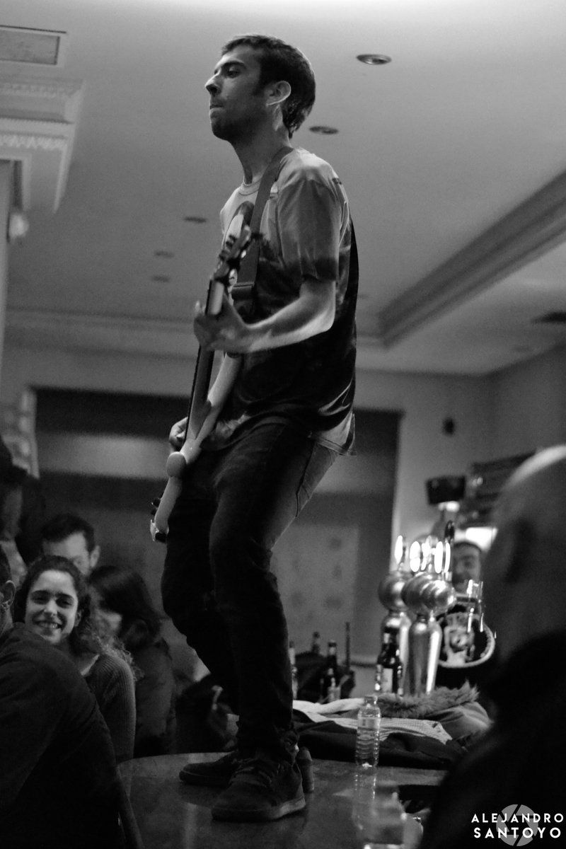 Santoyito2's tweet photo. #aterciopelao 
#punk 
#Valencia 
#WhosTommyAlbacete https://t.co/1Vbfd8783H