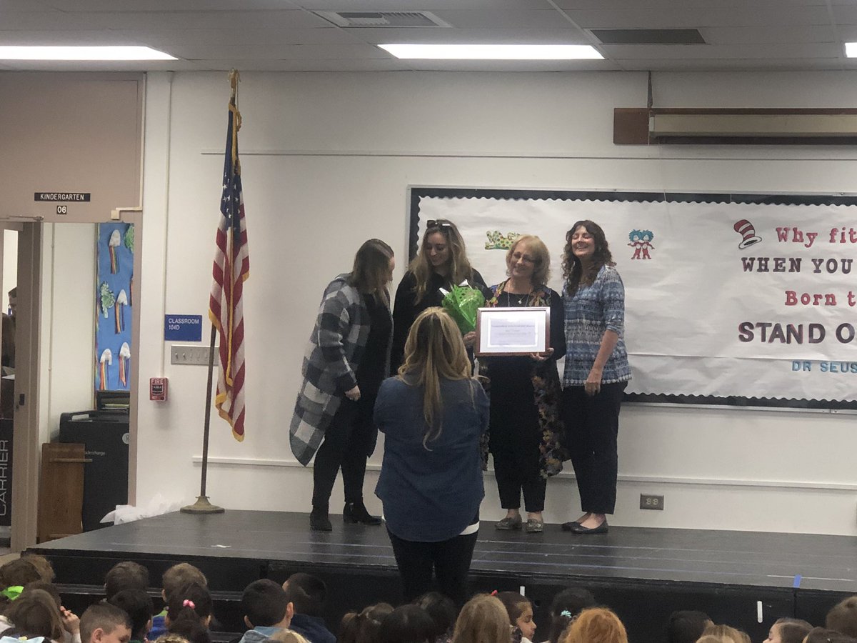 Next up is the Outstanding Adminstrator Award! Congrats to Mrs. Hope Tropper!! #mvitsimi