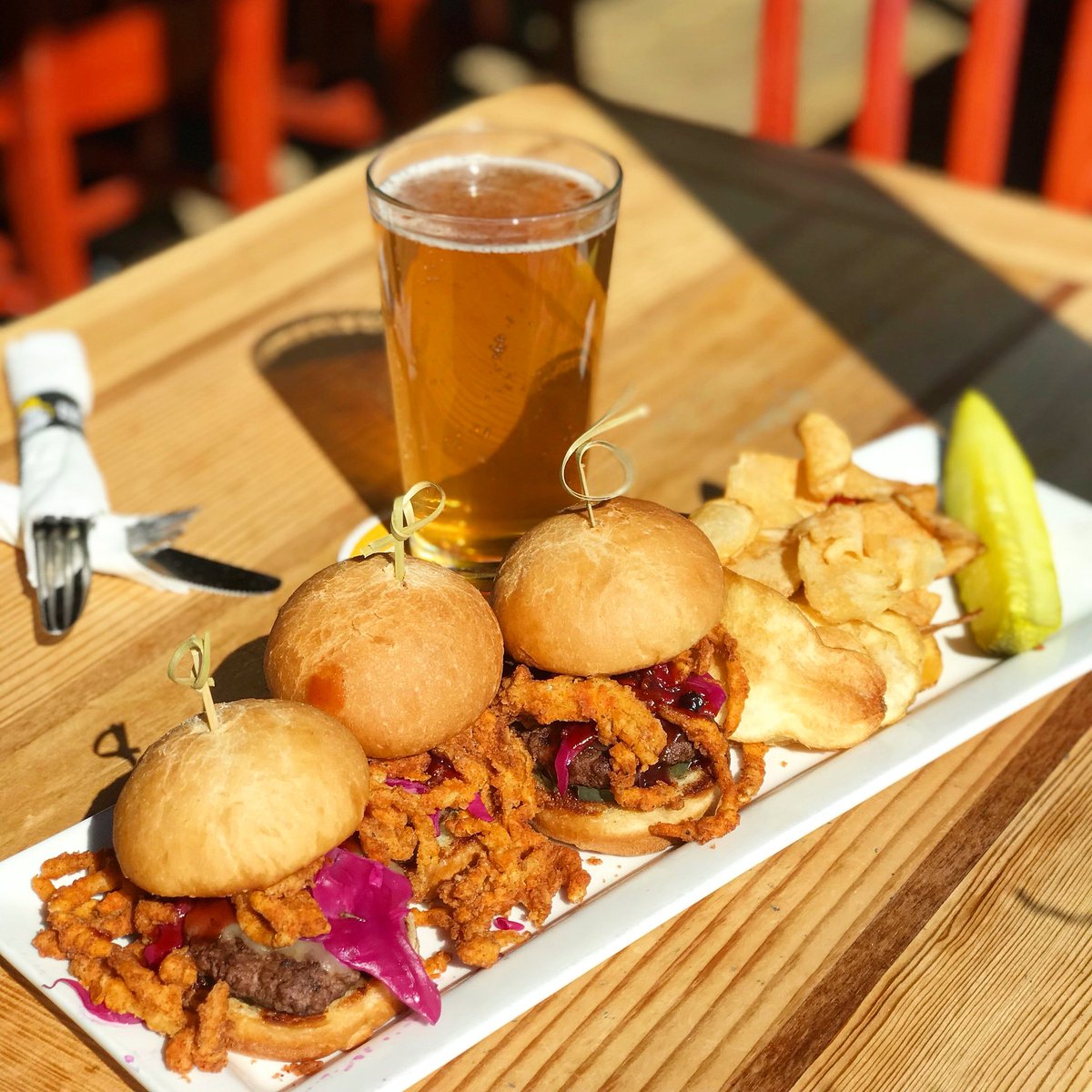 It's Wednesday Burger N Brew ! Today we have Sea Dog Blueberry BBQ sliders! With 3 #beef patties. Pepperjack cheese, mustard, pickles, fried onion, pickled cabbage and served with house made potato chips for $10! And don't forget to add your favorite #brew for only $2! #cheers