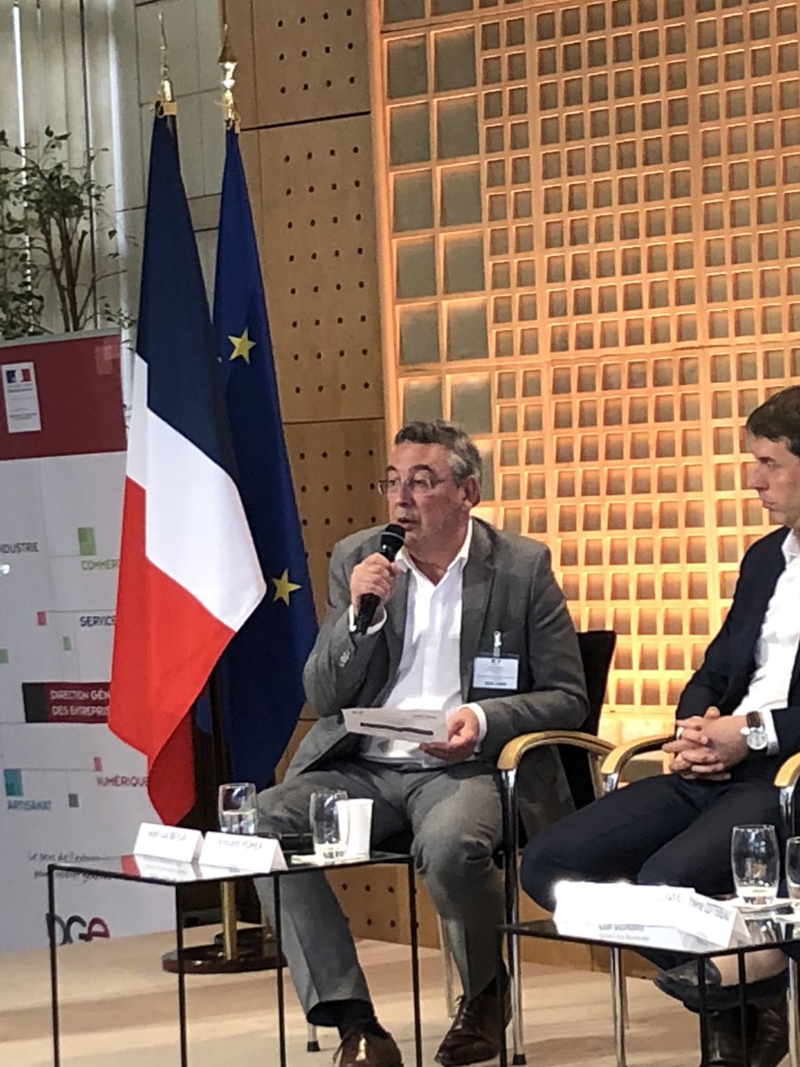 afrpc's tweet photo. @jeanlucbeylat anime la deuxième table ronde sur les #filières industrielles. Il souligne l’importance des #interpoles pour l’articulation avec les filières en interaction avec l’Etat et les régions. https://t.co/CvnLiC57c3