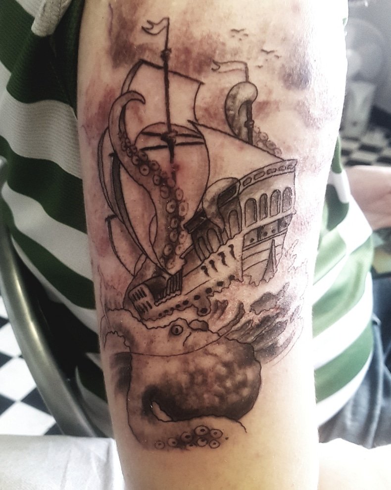 DobTa2s's tweet photo. Bits and bobs from a while back #tattoogirls #Limerick #tattoo #horror #HorrorMovies #music #Lions #Pirates https://t.co/9fjsJUpCSf