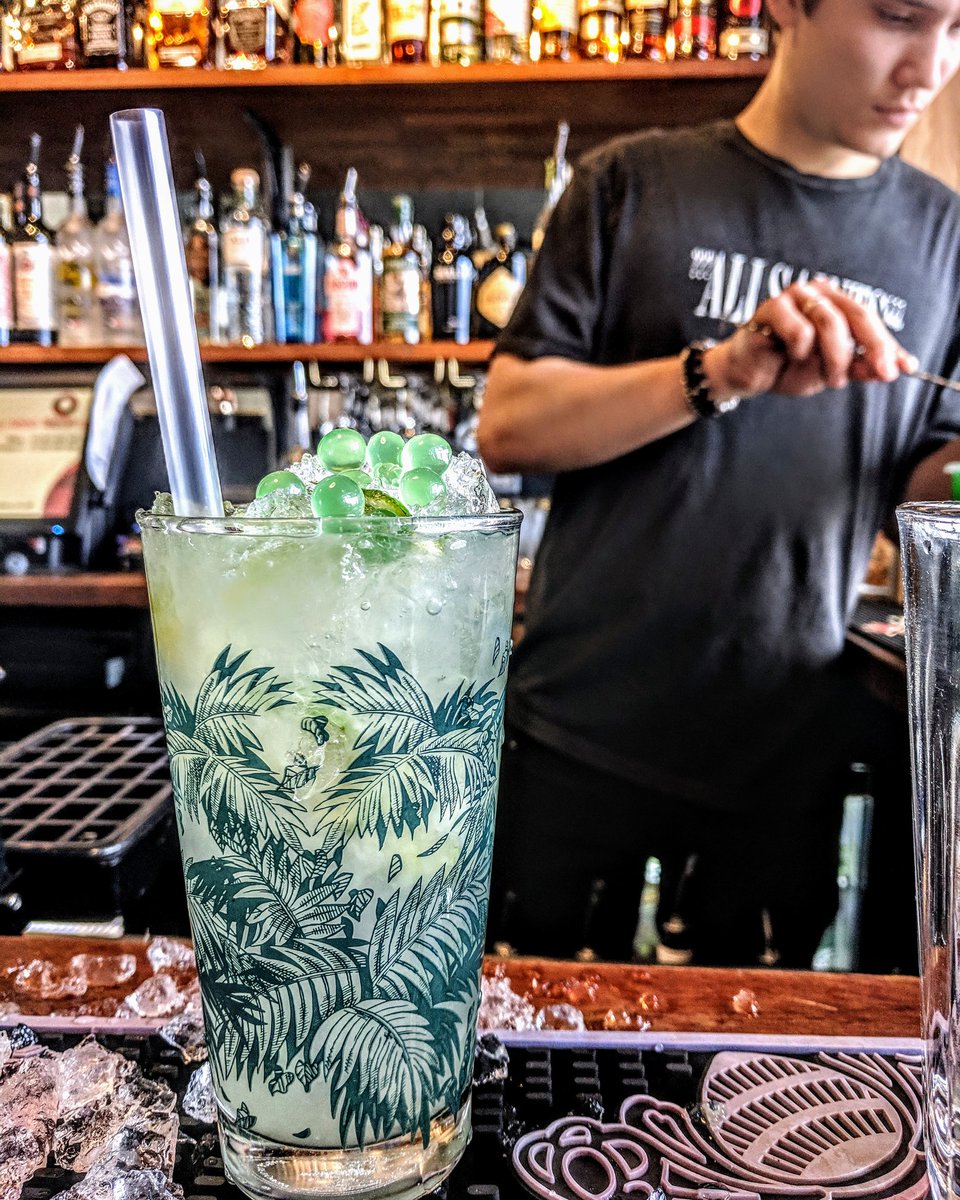 HAPPY HOUR!
£5 COCKTAILS
£10 CARAFES OF WINE
5-8PM. EVERYDAY!

#boma